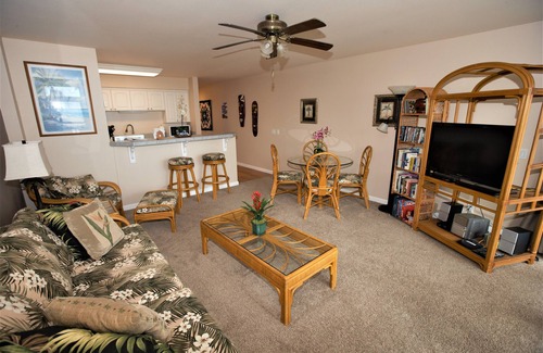 Wailua House Lots Condo | Beautiful Spacious Oceanfront Condo on Wailua Bay