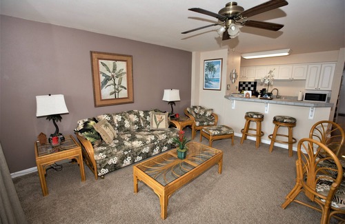 Wailua House Lots Condo | Beautiful Spacious Oceanfront Condo on Wailua Bay