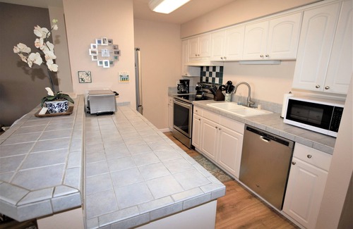 Wailua House Lots Condo | Beautiful Spacious Oceanfront Condo on Wailua Bay