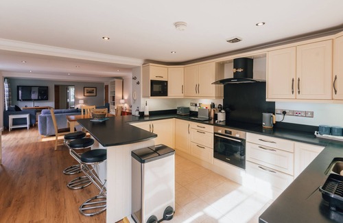 Mundesley Apartment | Beautiful spacious property a stones throw from North Norfolk beach