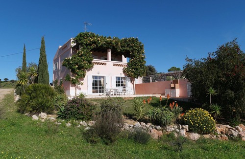 Pisa Barro de Baixo Villa | Beautiful, spacious villa with solar pool & games room