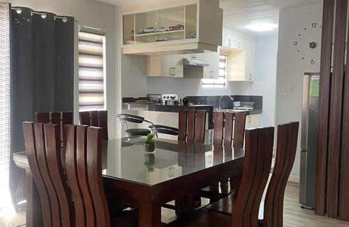 Taytay House | Beautiful & spacious vacation house with 4 bedroom and 5 aircons