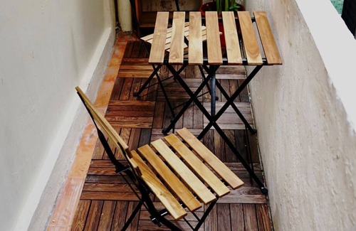 Central Apartment | Beautiful studio+Balcony @ Central/Lan Kwai Fong
