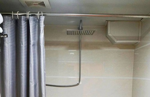 Central Apartment | Beautiful studio+Balcony @ Central/Lan Kwai Fong