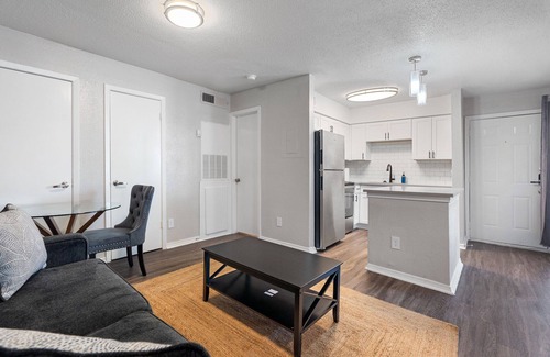 Coronado Hills Apartment | Beautiful Studio in University Hills 5787