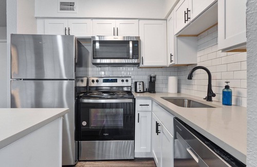 Coronado Hills Apartment | Beautiful Studio in University Hills 5787