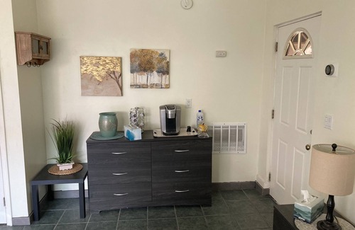 Greater Wilshire - Hancock Park Apartment | Beautiful studio in Hancock Park