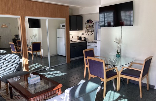 Greater Wilshire - Hancock Park Apartment | Beautiful studio in Hancock Park