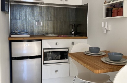 Lulworth Apartment | Beautiful studio with ocean views.