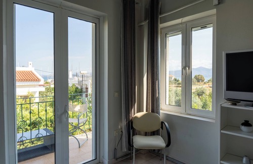 Oropos Villa | Beautiful Summer Villa in Chalkoutsi, East Attica