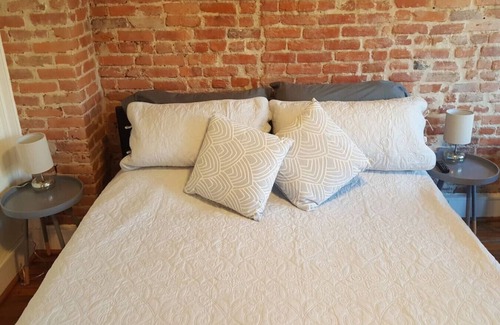 Adams Morgan Bed & Breakfast | Beautiful, Sunny Studio in Vibrant Adams Morgan