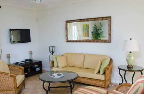 Vuemont House | Beautiful three bedroom villa in gated community