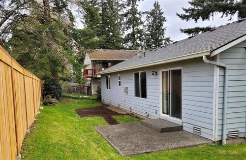Everett House | Beautiful Three-Bedroom Two Bath Home