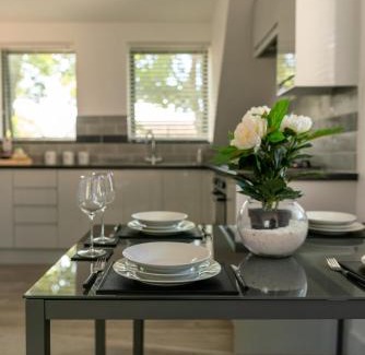 Huntingdon Apartment | Beautiful town centre apartment