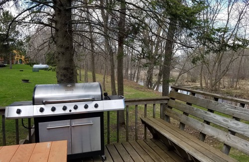 Isle House | Beautiful Town Home style Cabin Rental on The Thanes River Near Lake Mille Lacs