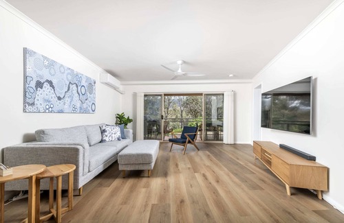 Narrabundah House | Beautiful Townhouse in Narrabundah ACT