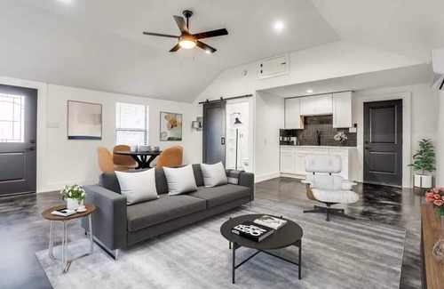 West San Antonio House | Beautiful Tranquil Home In Nonterey