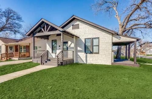 West San Antonio House | Beautiful Tranquil Home In Nonterey