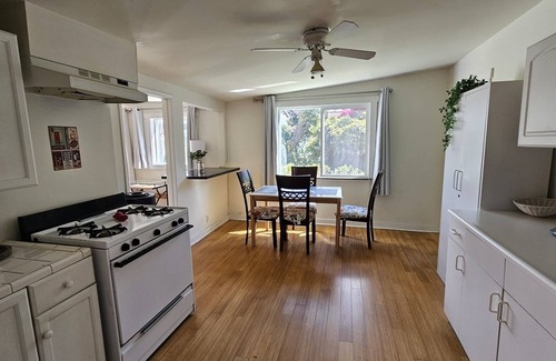 West Hollywood Apartment | Beautiful Trendy Private Cottage in W. Hollywood location