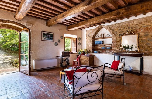 Volterra Villa | Beautiful Tuscan farmhouse in the Volterra hills. (Volterra 20 mins drive)