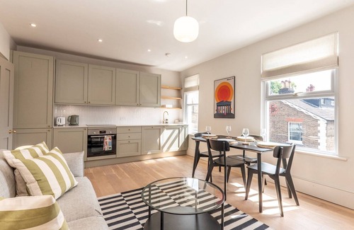 North Richmond Apartment | Beautiful & Unique 2BR - Richmond, near Transport | Pass The Keys
