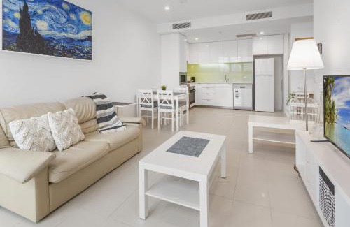 South Brisbane Apartment | Beautiful Unit with Gym and Pool near Museums