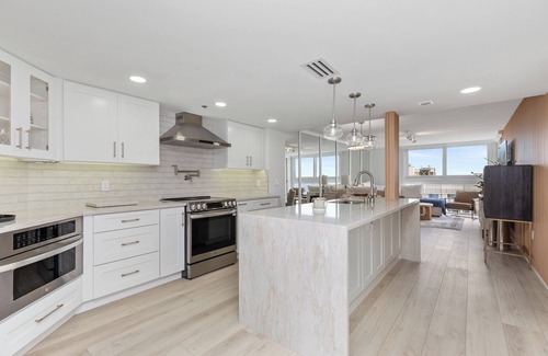 Fort Pierce Shores Condo | Beautiful updated 2/2 Condo, Ocean views, balcony, tennis/pickle ball, gym &more