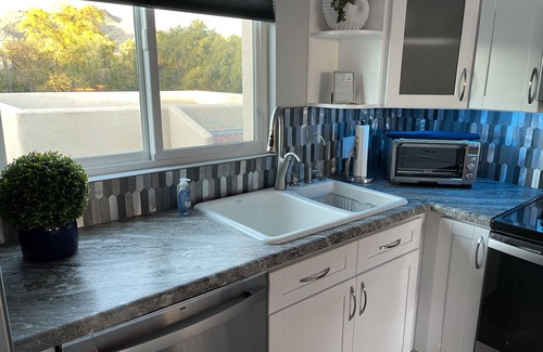 Biltmore Courts Condo | Beautiful upstairs 2-bedroom condo, sleeps 4 and is near the Biltmore Hotel.