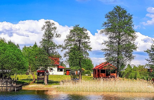 Barczewo House | Beautiful vacation country house with large garden directly on the water.