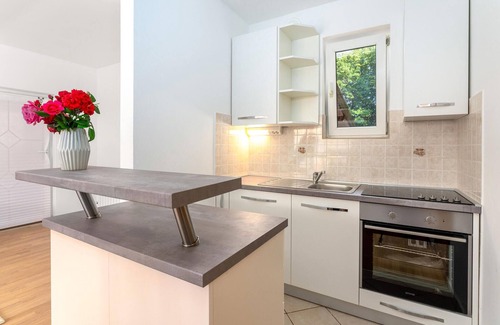 Kuceli House | Beautiful vacation home with pool and jacuzzi near the Kvarner Bay.