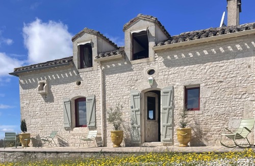Montaigu-de-Quercy House | Beautiful villa with a pool and great views