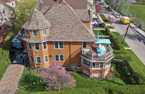 Fields Corner West Apartment | Beautiful Victorian home, Great view with balcony. Free parking.