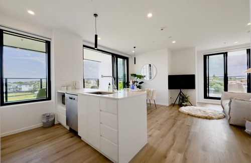 Mount Wellington Apartment | Beautiful View 2 Beds Apartment East Auckland