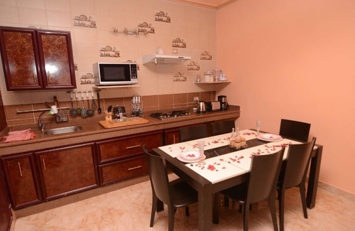 Kafrat al Jabal Apartment | Beautiful view of the Pyramids, with air conditioning, WiFi, and touristic guide