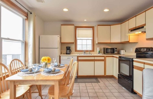 North Truro House | Beautiful Views of Cape Cod Bay!