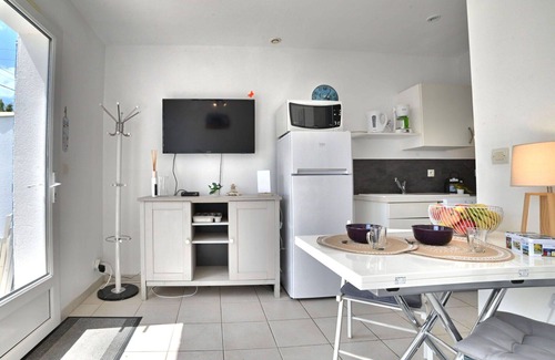 Cheray House | Beautiful villa for 4 guests with WIFI, pool, terrace and parking