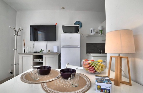 Cheray House | Beautiful villa for 4 guests with WIFI, pool, terrace and parking