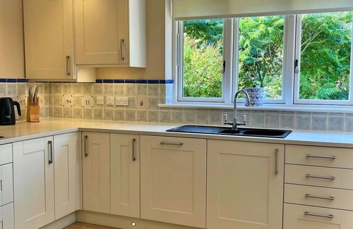 Kingham House | Beautiful villa for 6 people with WIFI, pool and pets allowed