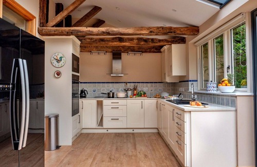Kingham House | Beautiful villa for 6 people with WIFI, pool and pets allowed