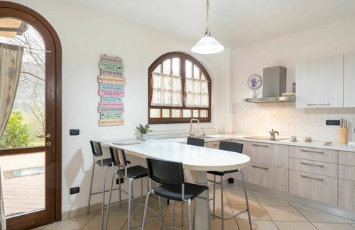 Cisano sul Neva House | Beautiful villa with hot tub, A/C, WIFI, TV, patio, pets allowed, panoramic view and parking