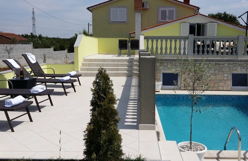 Pula House | Beautiful villa/app * with swimming pool, 900 m from the sea, WiFi, barbecue