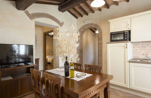 Giugnano Villa | Beautiful villa for 5 guests with WIFI, A/C, pool, TV, panoramic view and parking