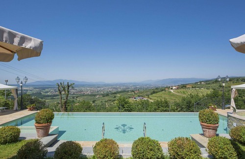 Giugnano Villa | Beautiful villa for 5 guests with WIFI, A/C, pool, TV, panoramic view and parking