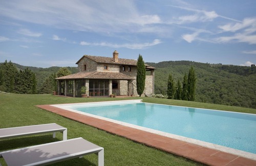 Gaiole in Chianti Villa | Beautiful villa for 16 people with private pool, A/C, WIFI, TV, patio, panoramic view and parking