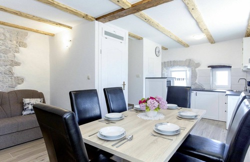 Sveta Jelena House | Beautiful villa for 6 guests with WIFI, A/C, TV, terrace, pets allowed and parking