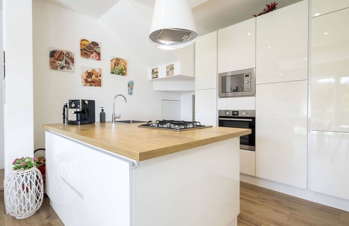 Traona Villa | Beautiful villa for 6 guests with WIFI, A/C, TV, patio and parking