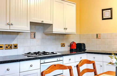 Eaton Mascott House | Beautiful villa for 4 people with WIFI, TV and pets allowed