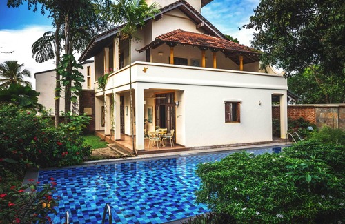 Pita Kotte Villa | Beautiful villa in Colombo with a large pool