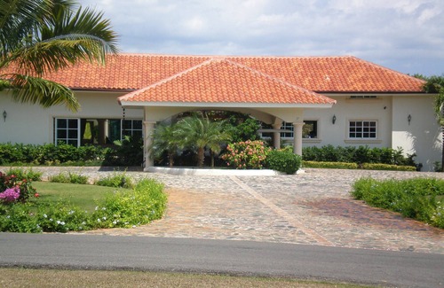 Los Mangos Villa | Beautiful Villa Near the Beach