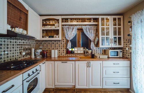 Zmijavci Villa | BEAUTIFUL VILLA WITH PRIVATE SWIMMING POOL AND OUTSIDE BARBICUE NEAR MAKARSKA